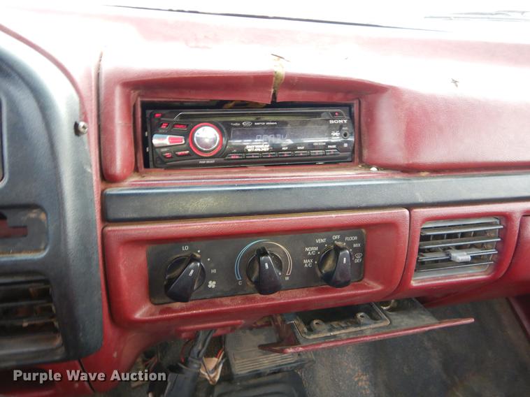 image for item FQ9650 1997 Ford F350 XL flatbed pickup truck