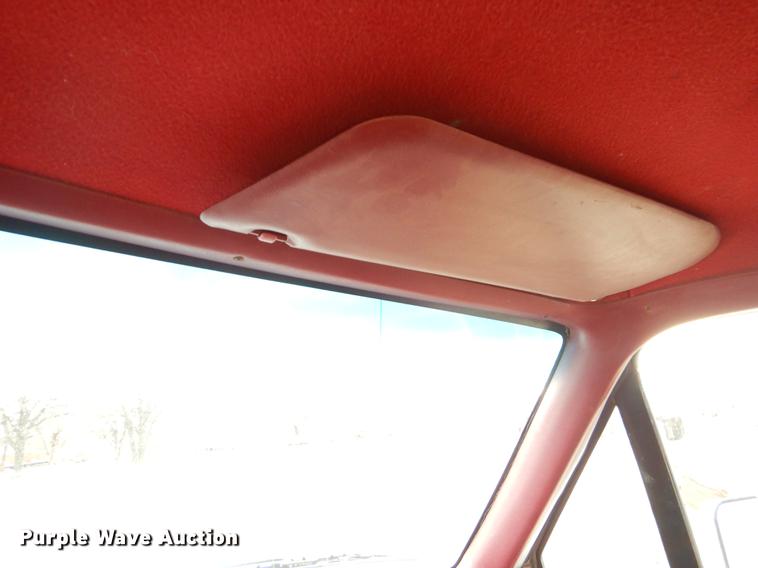 image for item FQ9650 1997 Ford F350 XL flatbed pickup truck