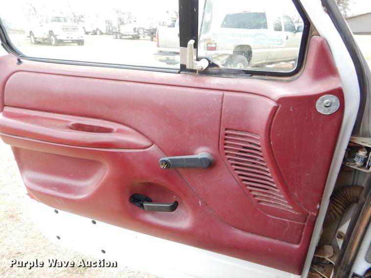 image for item FQ9650 1997 Ford F350 XL flatbed pickup truck