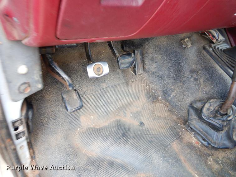 image for item FQ9650 1997 Ford F350 XL flatbed pickup truck