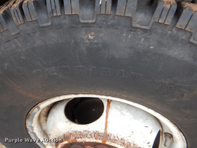 image for item FQ9650 1997 Ford F350 XL flatbed pickup truck