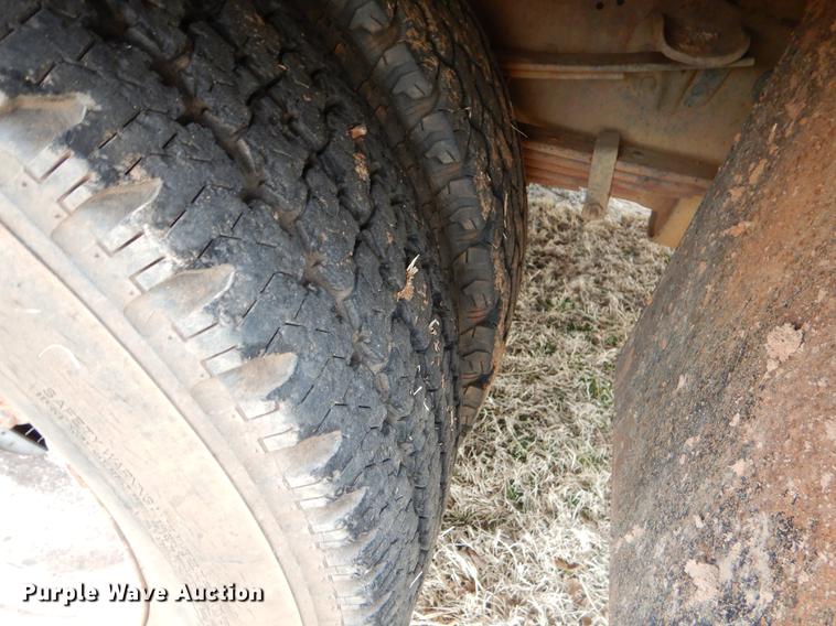 image for item FQ9650 1997 Ford F350 XL flatbed pickup truck