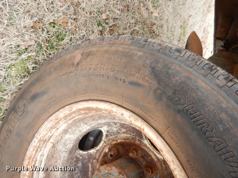 image for item FQ9650 1997 Ford F350 XL flatbed pickup truck