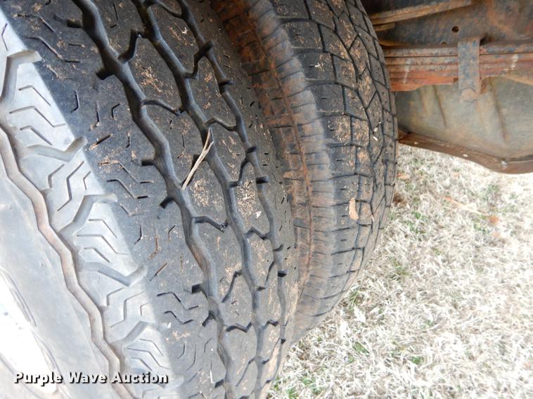 image for item FQ9650 1997 Ford F350 XL flatbed pickup truck