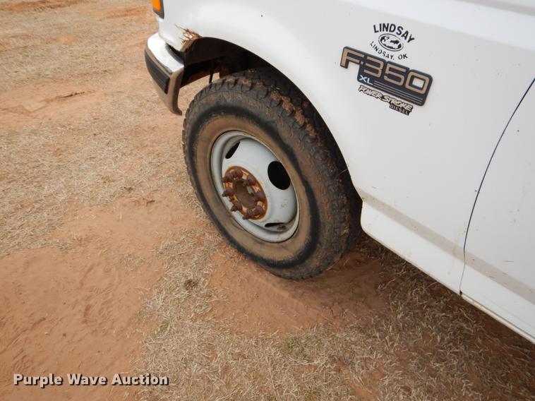 image for item FQ9650 1997 Ford F350 XL flatbed pickup truck