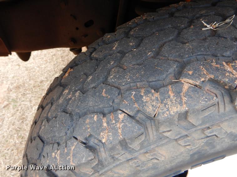 image for item FQ9650 1997 Ford F350 XL flatbed pickup truck