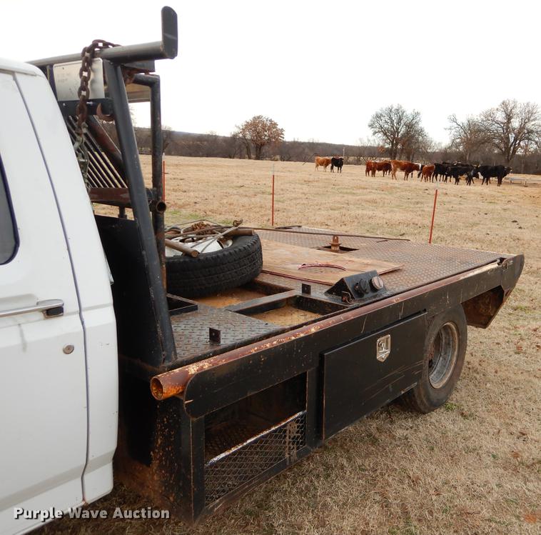 image for item FQ9650 1997 Ford F350 XL flatbed pickup truck