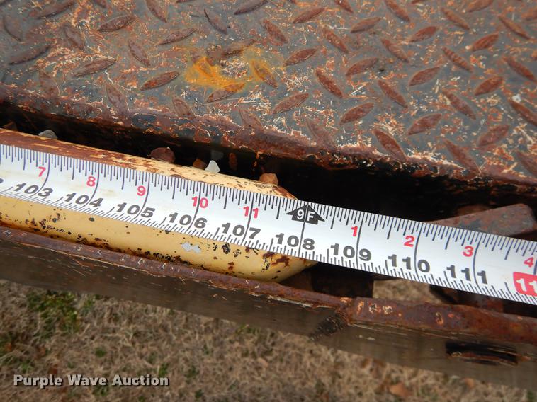 image for item FQ9650 1997 Ford F350 XL flatbed pickup truck