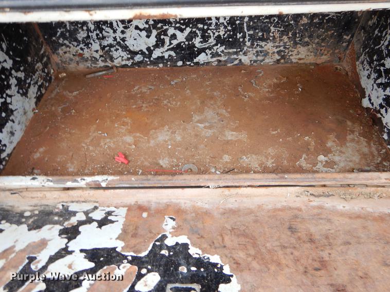 image for item FQ9650 1997 Ford F350 XL flatbed pickup truck