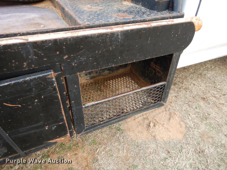 image for item FQ9650 1997 Ford F350 XL flatbed pickup truck