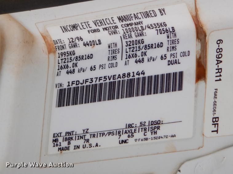 image for item FQ9650 1997 Ford F350 XL flatbed pickup truck