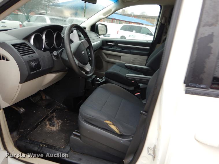 image for item FQ9651 2010 Dodge Grand Caravan van