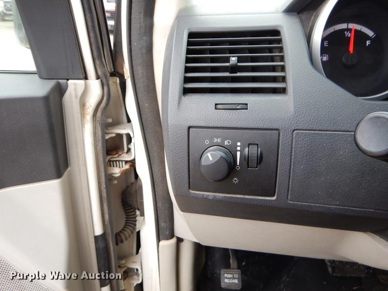 image for item FQ9651 2010 Dodge Grand Caravan van