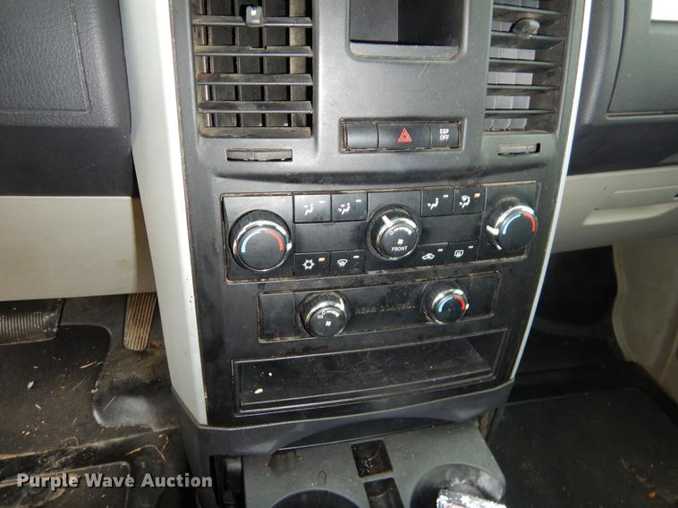 image for item FQ9651 2010 Dodge Grand Caravan van