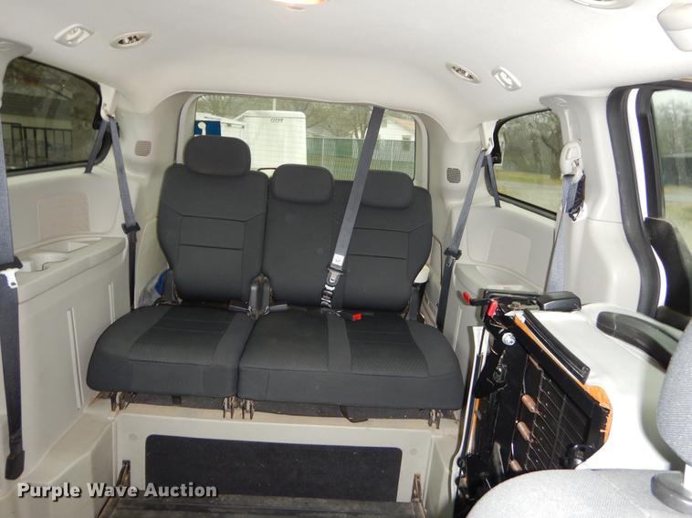 image for item FQ9651 2010 Dodge Grand Caravan van