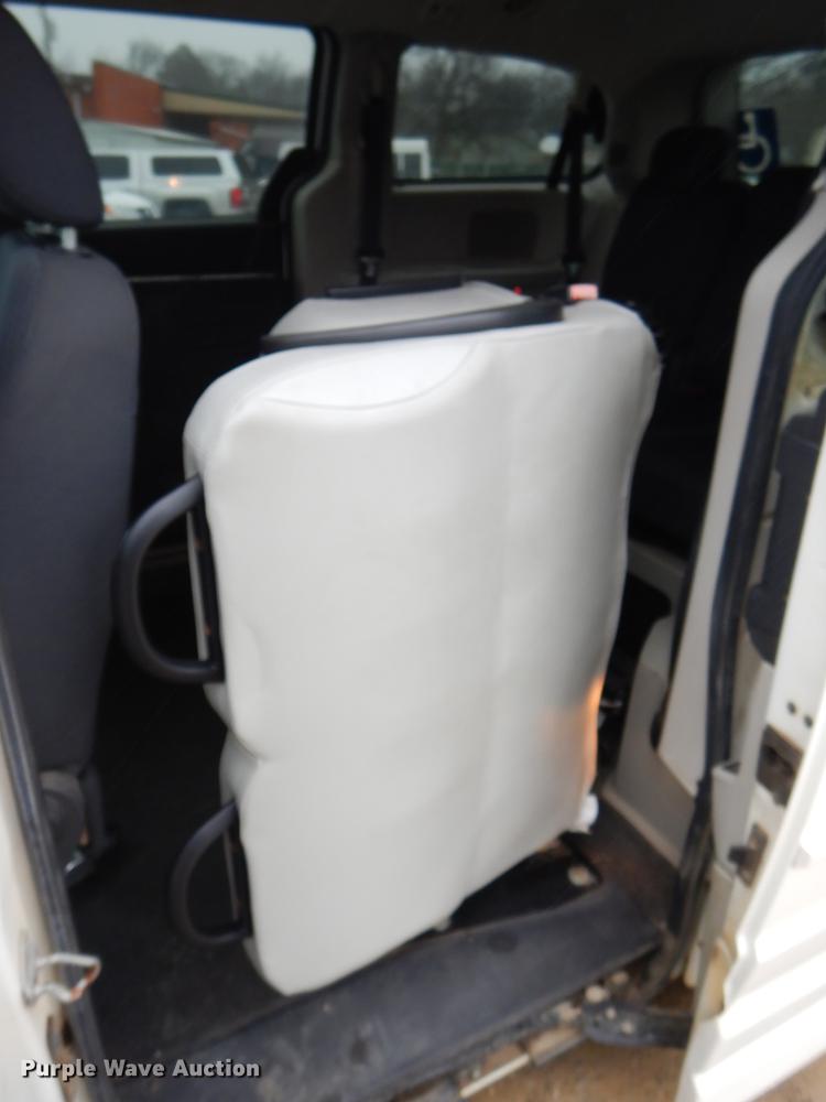 image for item FQ9651 2010 Dodge Grand Caravan van