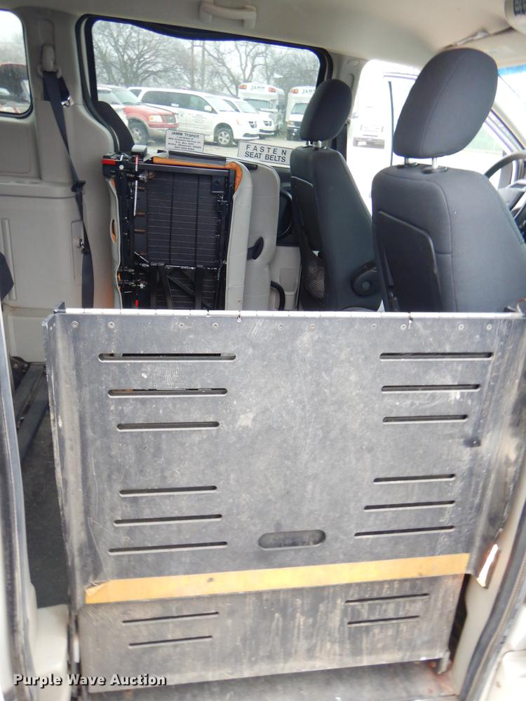 image for item FQ9651 2010 Dodge Grand Caravan van