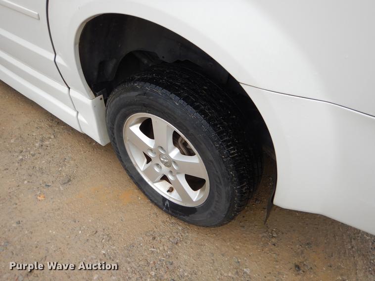 image for item FQ9651 2010 Dodge Grand Caravan van