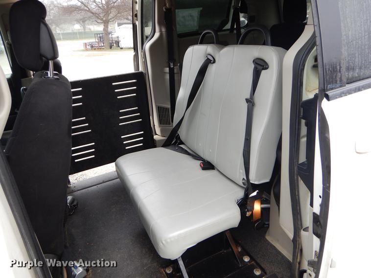 image for item FQ9652 2011 Dodge Grand Caravan van