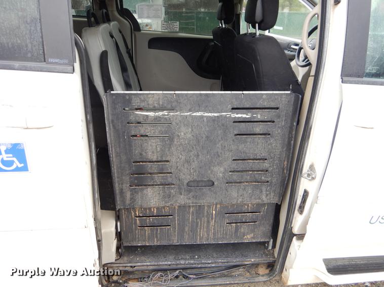 image for item FQ9652 2011 Dodge Grand Caravan van