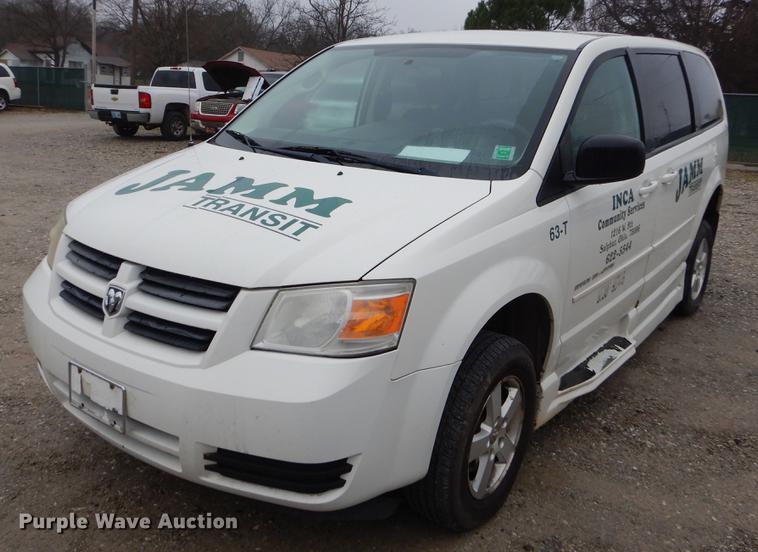 image for item FQ9653 2010 Dodge Grand Caravan van