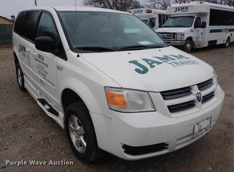 image for item FQ9653 2010 Dodge Grand Caravan van