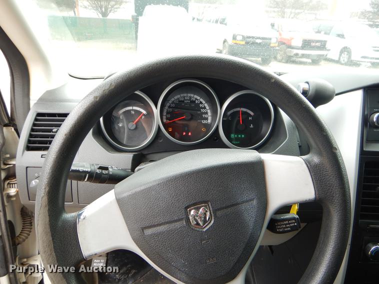 image for item FQ9653 2010 Dodge Grand Caravan van