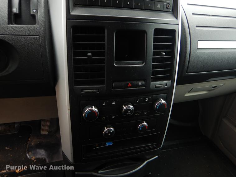 image for item FQ9653 2010 Dodge Grand Caravan van