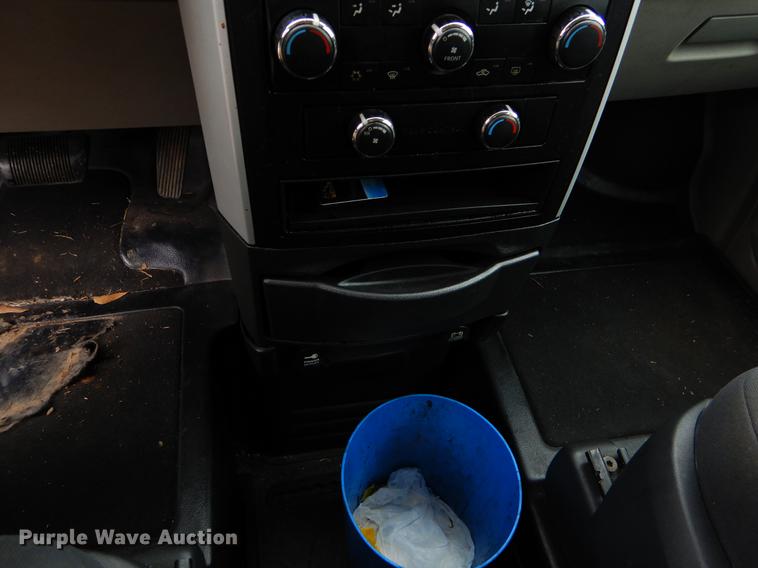 image for item FQ9653 2010 Dodge Grand Caravan van