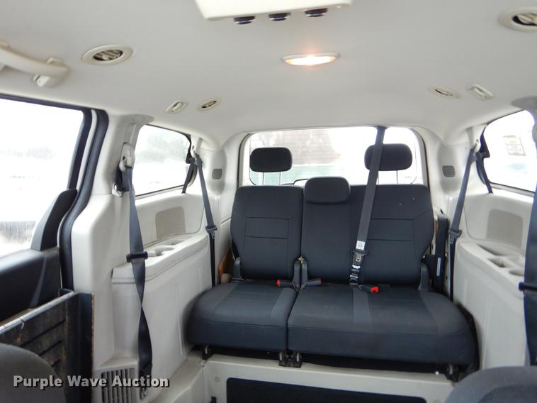 image for item FQ9653 2010 Dodge Grand Caravan van