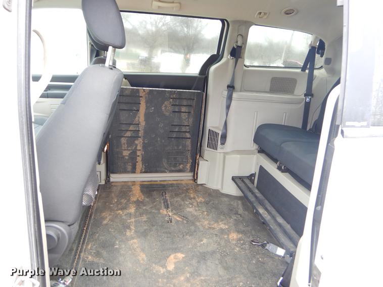 image for item FQ9653 2010 Dodge Grand Caravan van