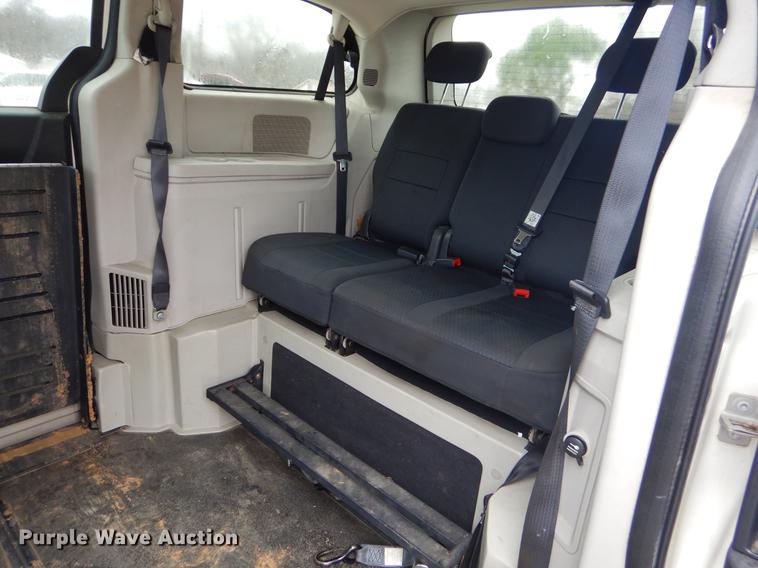 image for item FQ9653 2010 Dodge Grand Caravan van