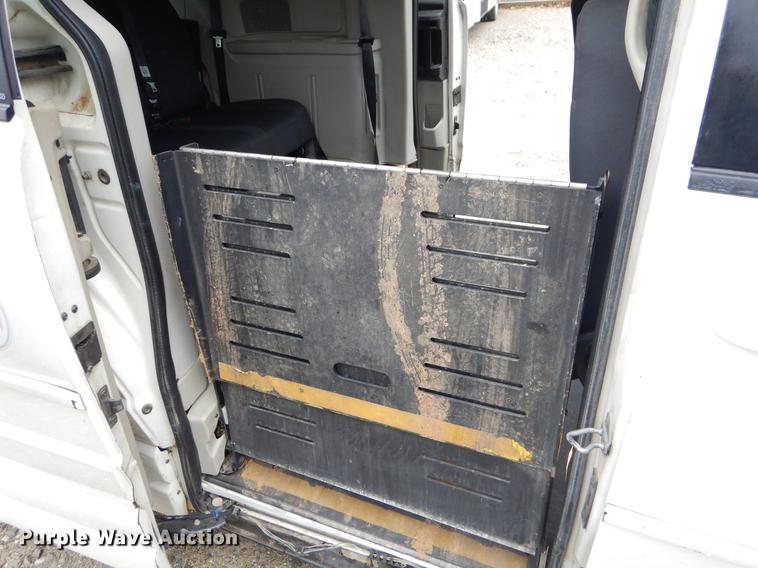 image for item FQ9653 2010 Dodge Grand Caravan van