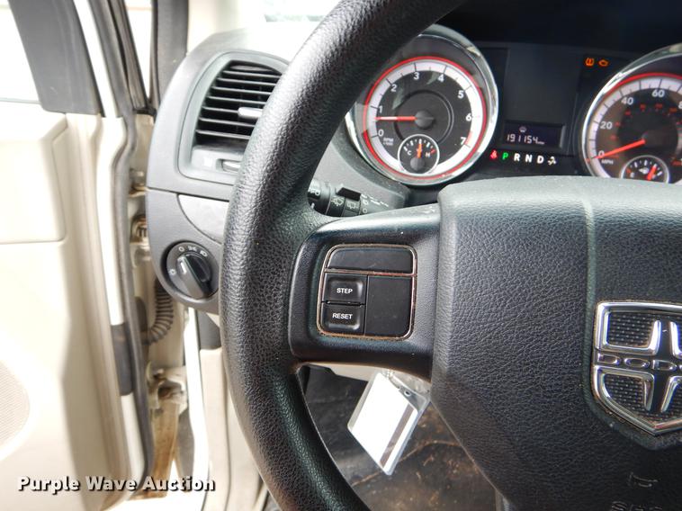 image for item FQ9654 2013 Dodge Grand Caravan van