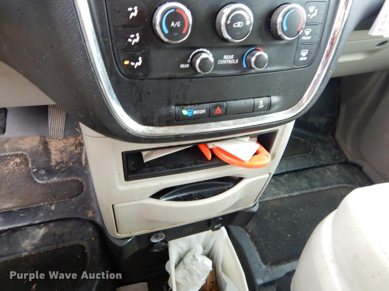 image for item FQ9654 2013 Dodge Grand Caravan van