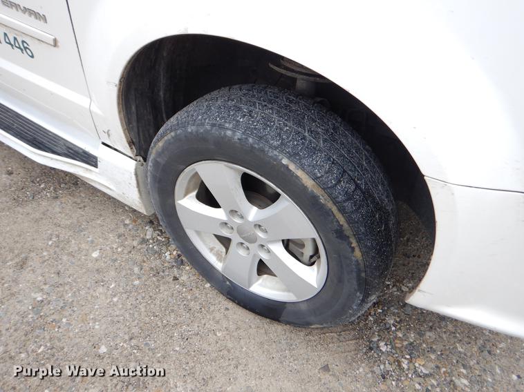 image for item FQ9654 2013 Dodge Grand Caravan van