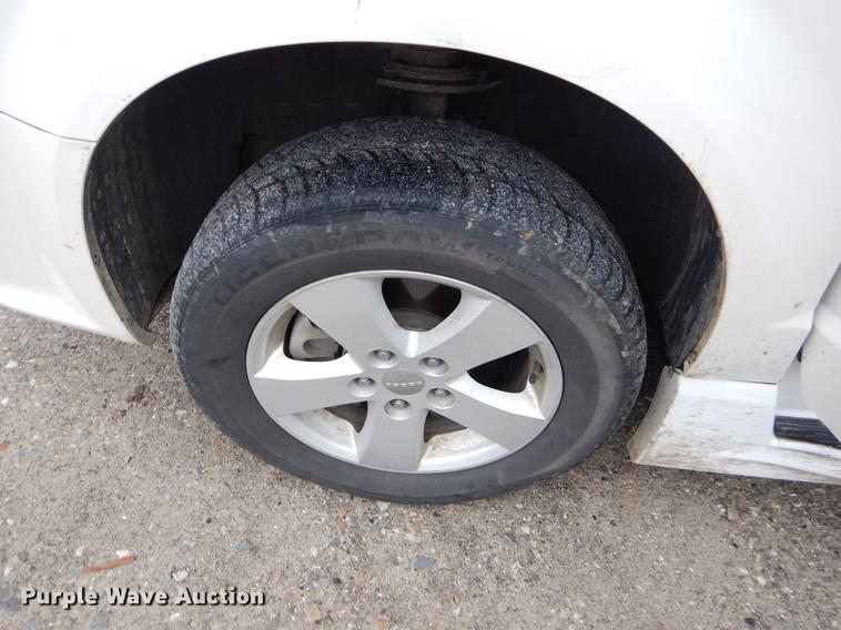 image for item FQ9654 2013 Dodge Grand Caravan van