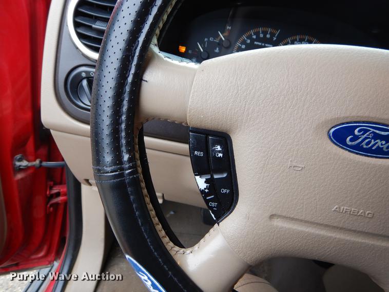 image for item FQ9656 2003 Ford Expedition SUV