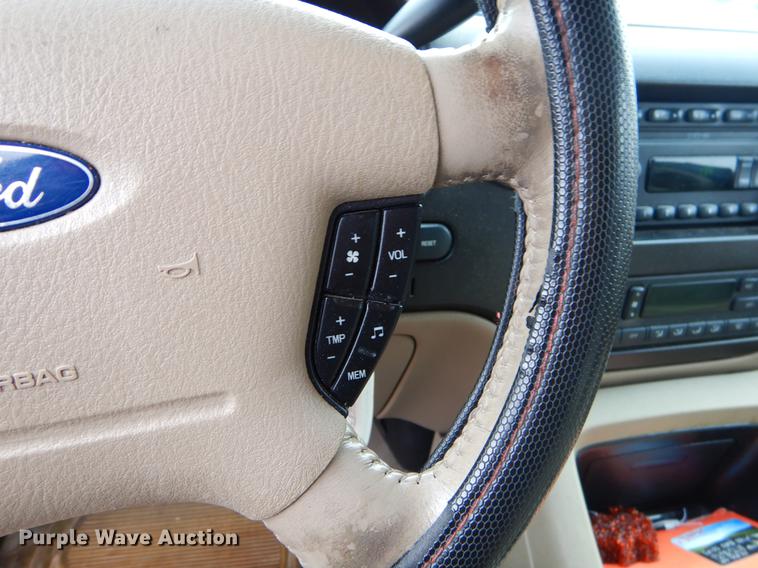 image for item FQ9657 2003 Ford Expedition SUV