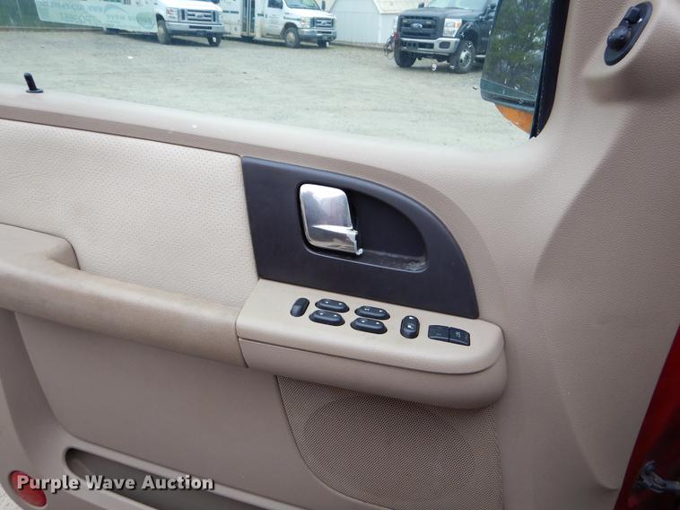 image for item FQ9657 2003 Ford Expedition SUV