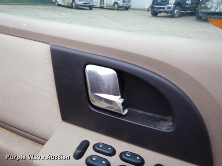 image for item FQ9657 2003 Ford Expedition SUV