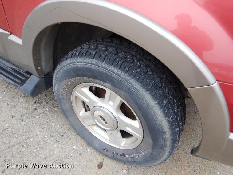 image for item FQ9657 2003 Ford Expedition SUV