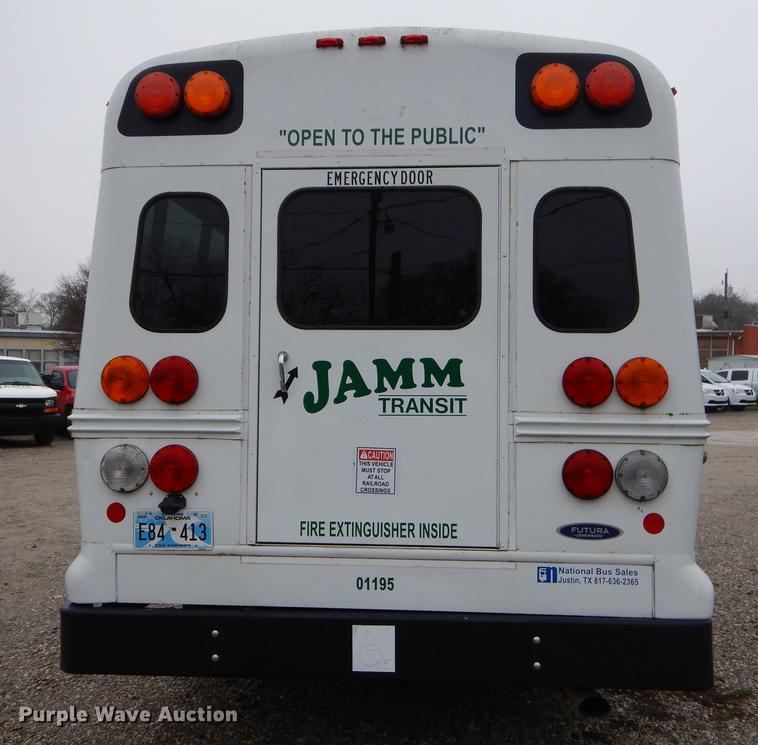 image for item FQ9658 2005 Ford E450 shuttle bus