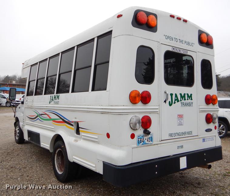 image for item FQ9658 2005 Ford E450 shuttle bus