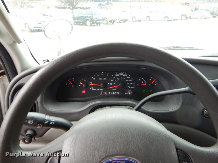 image for item FQ9658 2005 Ford E450 shuttle bus