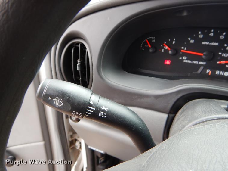 image for item FQ9658 2005 Ford E450 shuttle bus