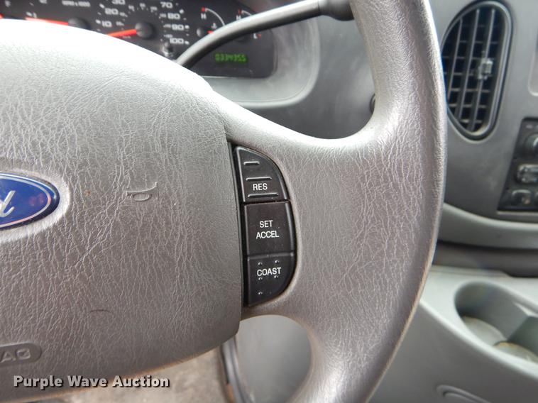 image for item FQ9658 2005 Ford E450 shuttle bus