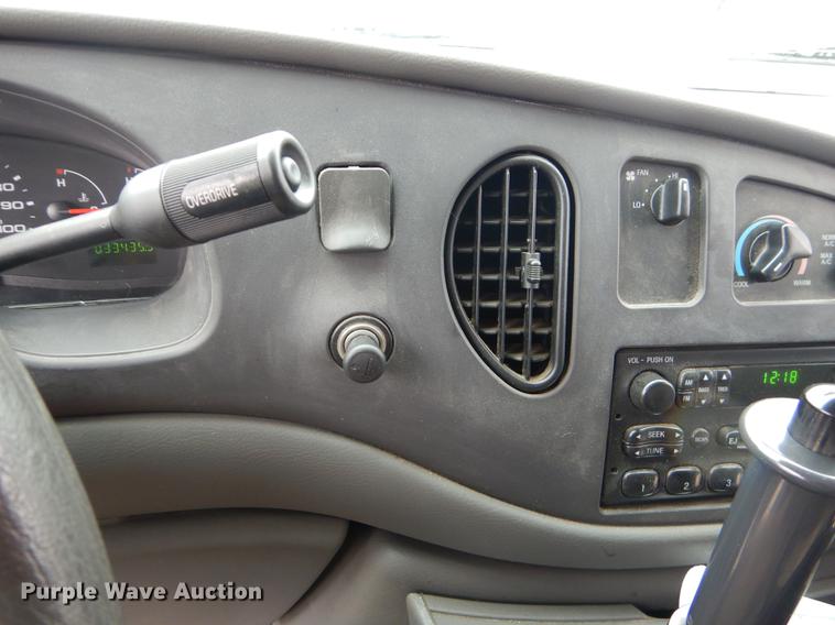 image for item FQ9658 2005 Ford E450 shuttle bus