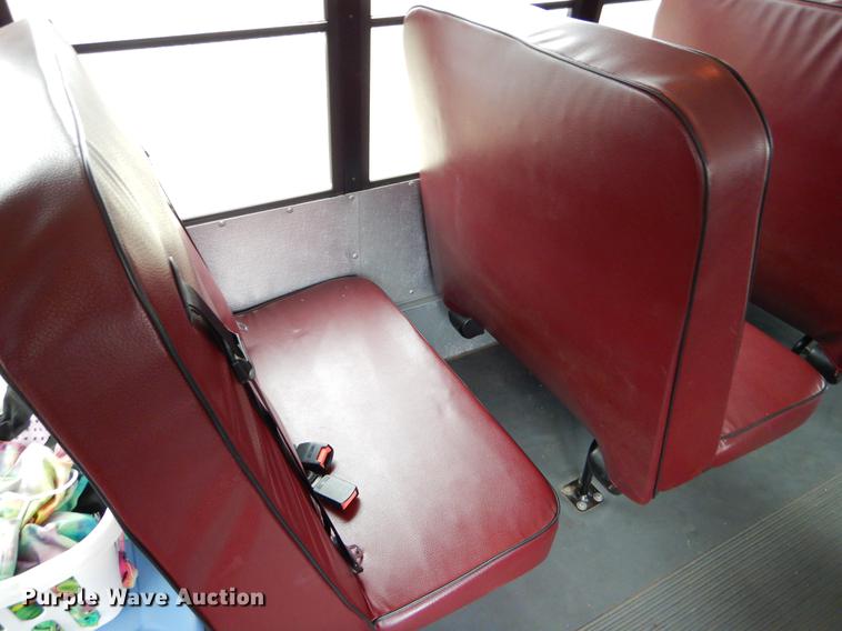 image for item FQ9658 2005 Ford E450 shuttle bus