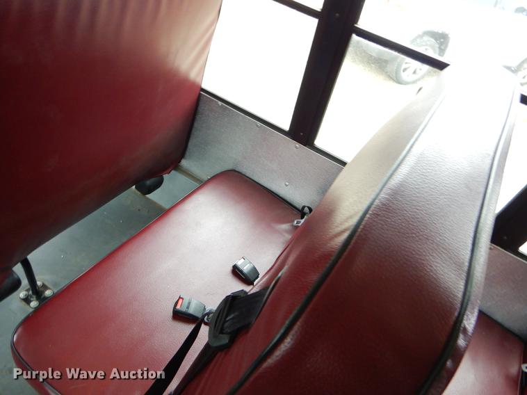 image for item FQ9658 2005 Ford E450 shuttle bus